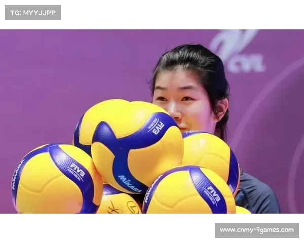 上海女排副攻陈厚羽在联赛中疑似出现伤病